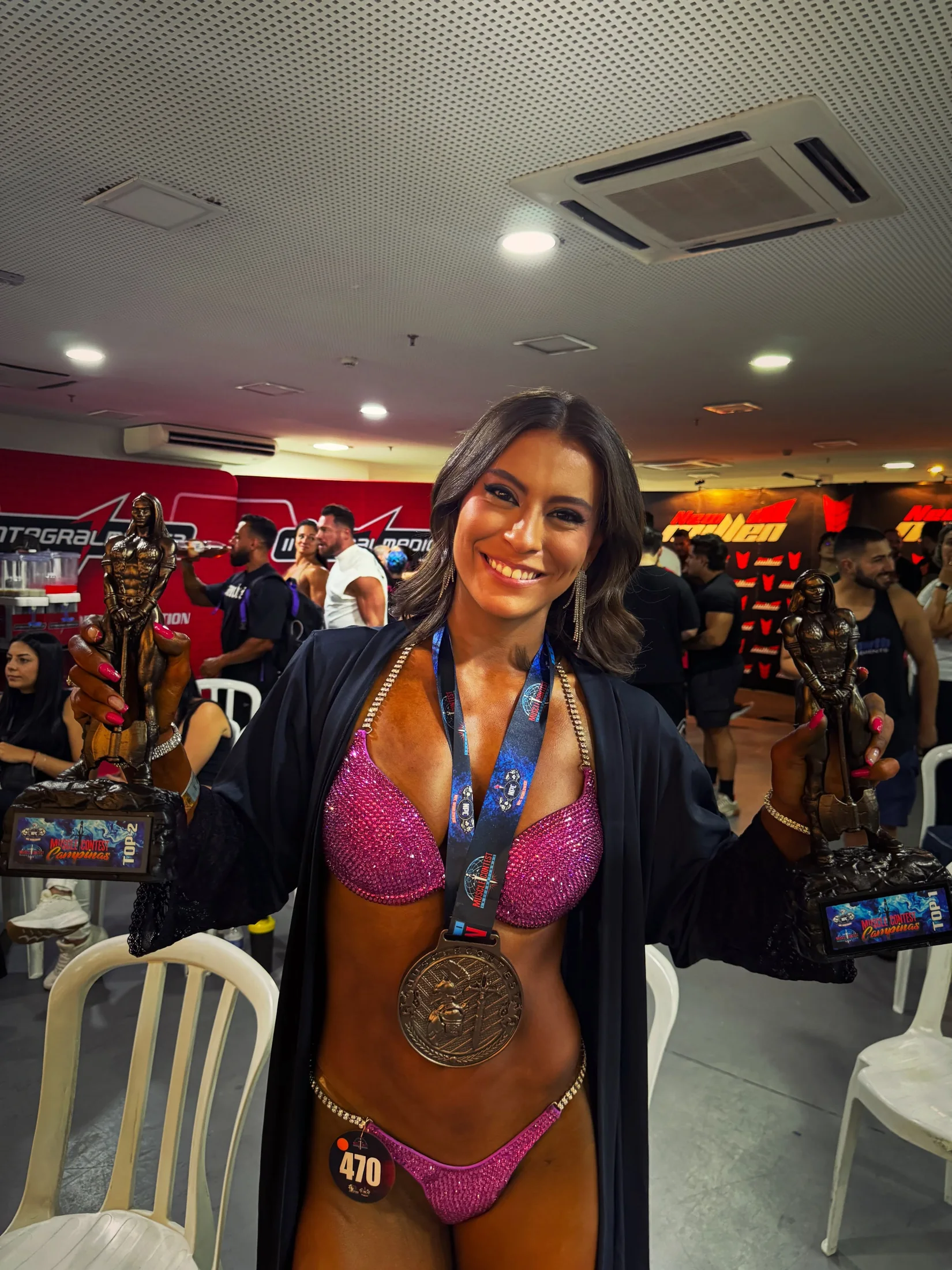 Eduarda com medalha após o MC Campinas