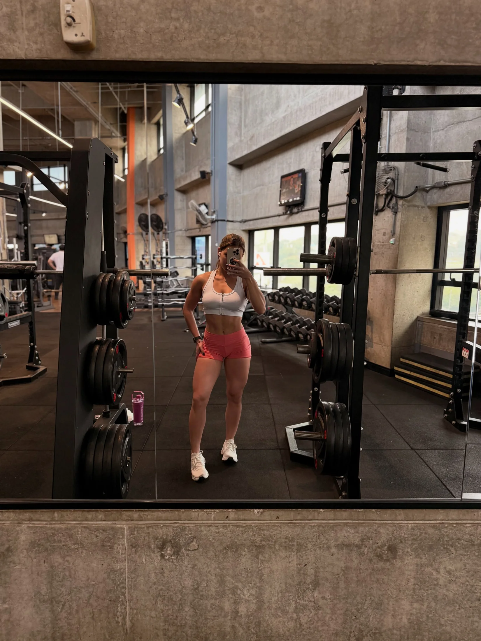Eduarda em registro publicado de treino na academia